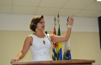 Jeruza cobra reajuste de professores