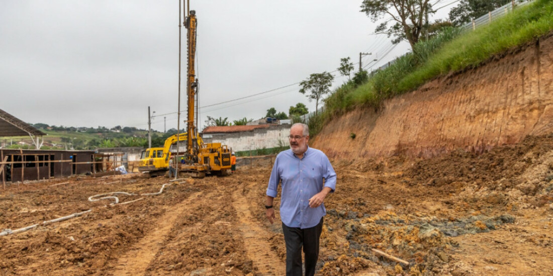 Guararema fiscaliza obras em andamento