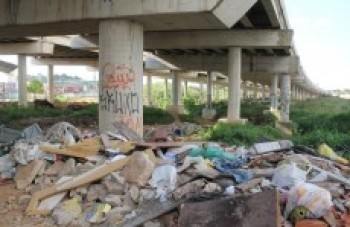 Vereador sugere parceria para limpar área em Poá