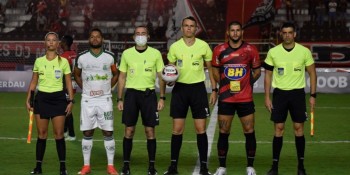 Mineiro: América-MG derrota Pouso Alegre e cola no líder Galo