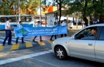 Blitz em Arujá alerta sobre soltura de balões