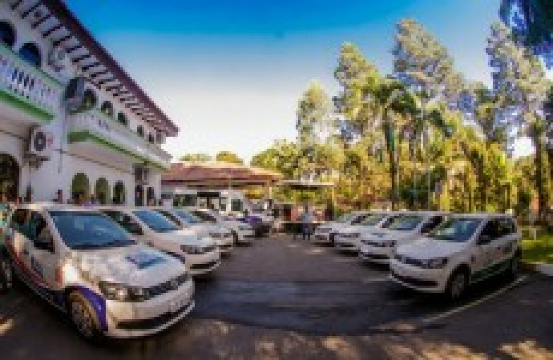 Izidro entrega onze veículos à Prefeitura
