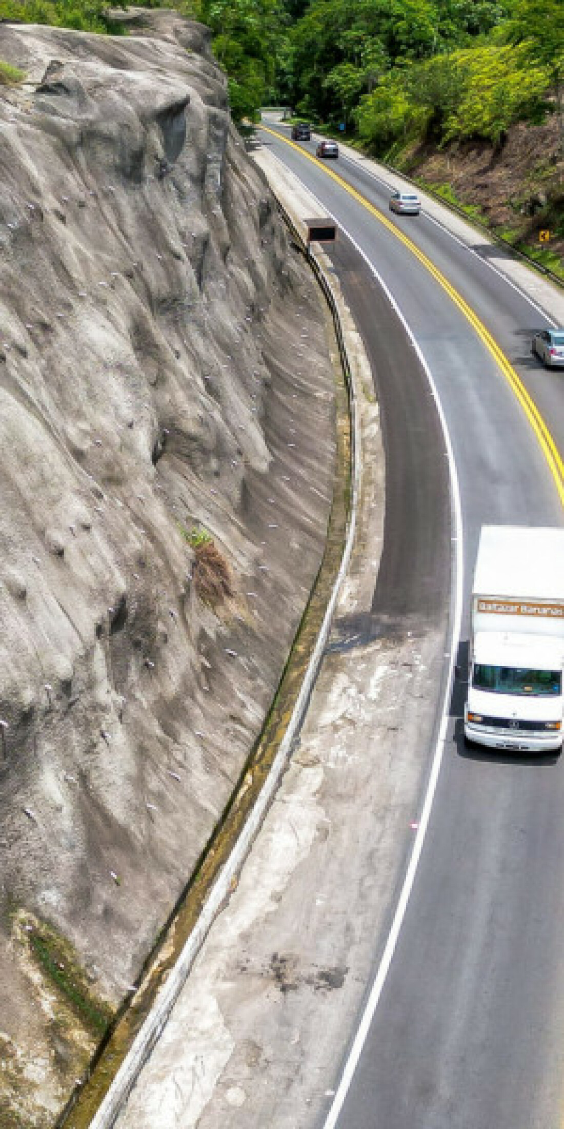 Via Dutra e Rio-Santos devem receber mais de um milhão de veículos