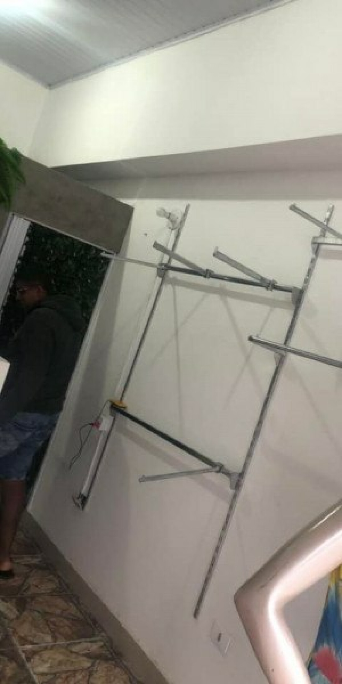 Comerciante tem prejuízo após furto em loja