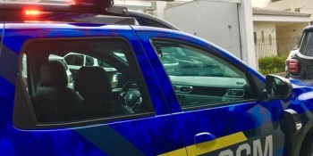 GCM conduz até a delegacia mulher que confessou ter assassinado venezuelano