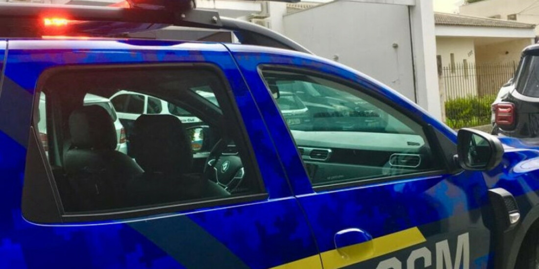 GCM conduz até a delegacia mulher que confessou ter assassinado venezuelano