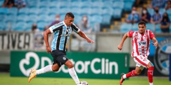 Grêmio assume liderança do Campeonato Gaúcho