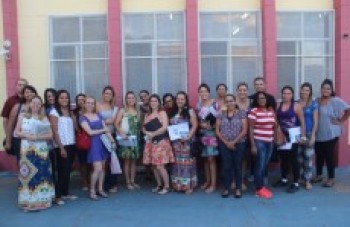 Lead jornalístico é explorado em encontro com educadores de Poá