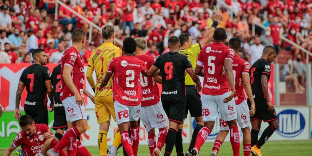 Em jogo de cinco gols, Vila Nova vence clássico com Atlético-GO