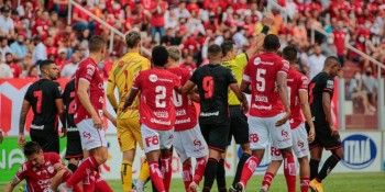 Em jogo de cinco gols, Vila Nova vence clássico com Atlético-GO