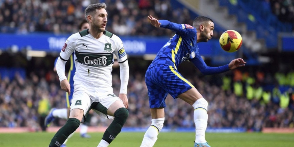Chelsea passa sufoco, mas vence última partida antes do Mundial