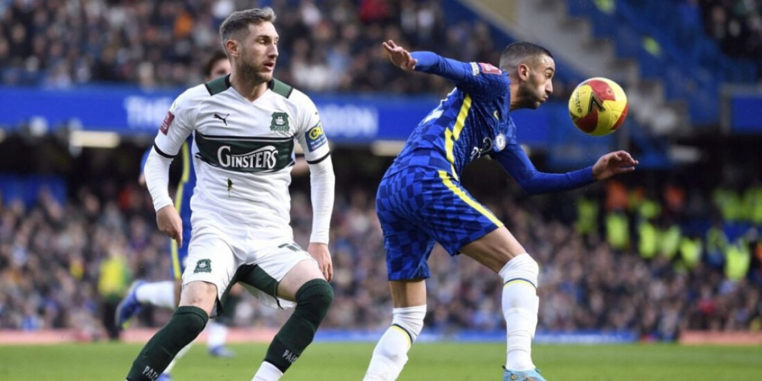 Chelsea passa sufoco, mas vence última partida antes do Mundial