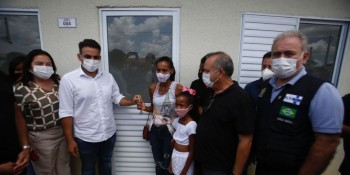 Ministros entregam primeiras unidades de residencial em Alagoas