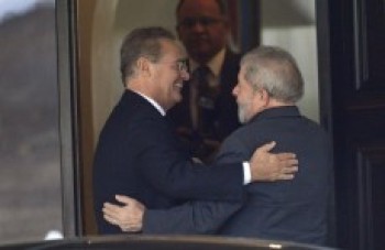 Senadores começam a debater sobre o processo contra Dilma