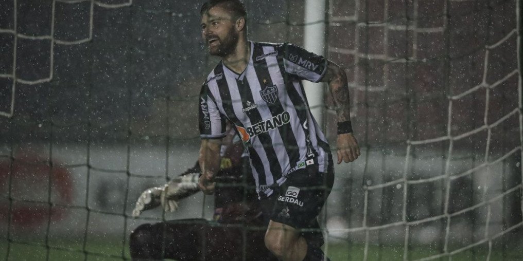 Mineiro: Atlético-MG mostra força e goleia Uberlândia