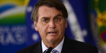 Presidente Bolsonaro fala sobre Auxílio Brasil e prioridades para 2022