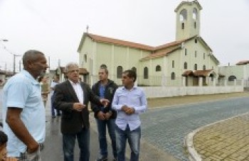 Praça em Calmon Viana recebe nova iluminação