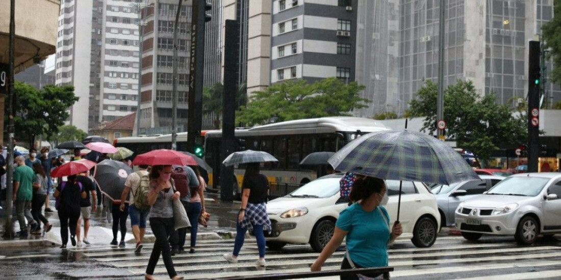 Casos de síndrome respiratória grave tendem a crescer em 23 estados