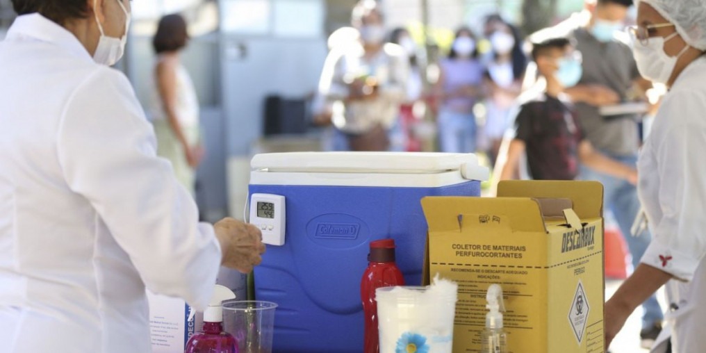 Covid-19: DF anuncia contratação de 900 profissionais de saúde