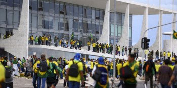Moraes aceita denúncia contra participantes de atos golpistas