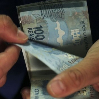 Governo apresenta calendário para recebimento do Auxílio Brasil