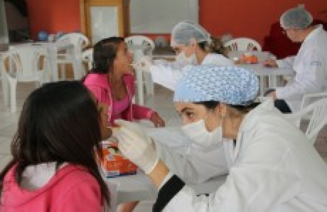 Dentista do Bem recebeu mais de 100 pessoas