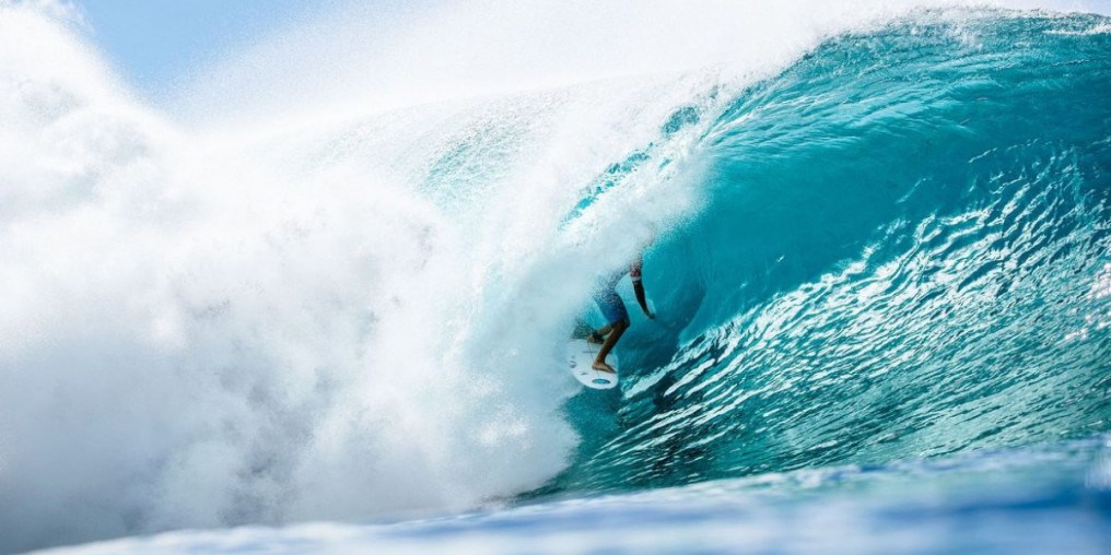 Miguel Pupo supera Ítalo Ferreira em duelo brasileiro em Pipeline