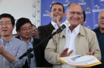 Trecho de via é nomeada 'avenida das Orquídeas'