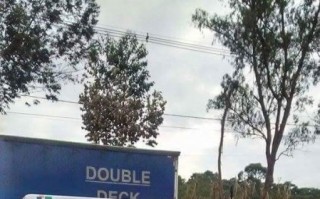 Dois são baleados dentro de uma van