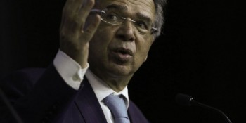 Guedes: governo avalia redução moderada de imposto sobre combustíveis