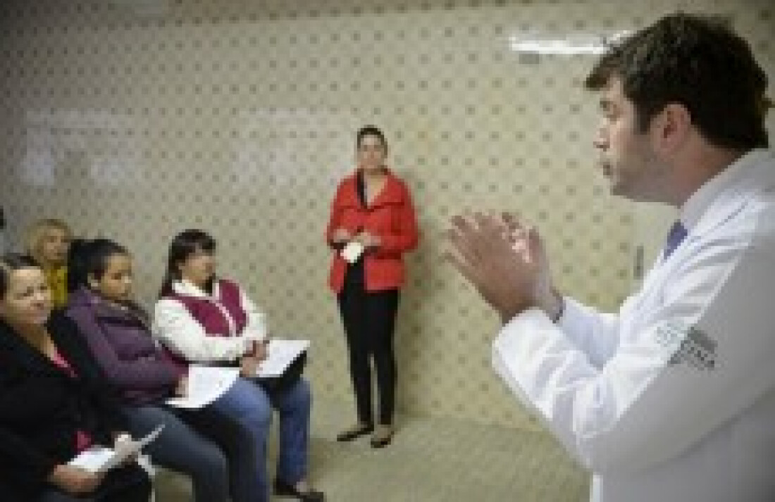 Médico oncologista realiza palestra para as mulheres