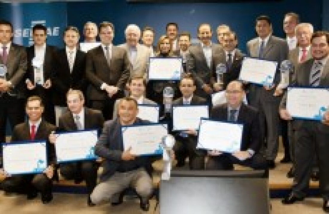 Izidro recebe prêmio Prefeito Empreendedor do Sebrae 2016