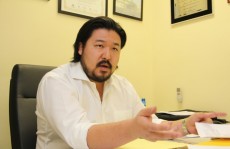 Juliano Abe pede entrega gratuita de medicamento