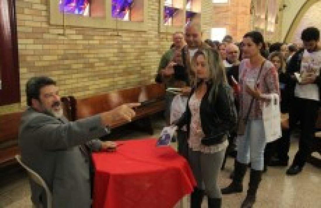 Palestra de Cortella atrai 200 pessoas