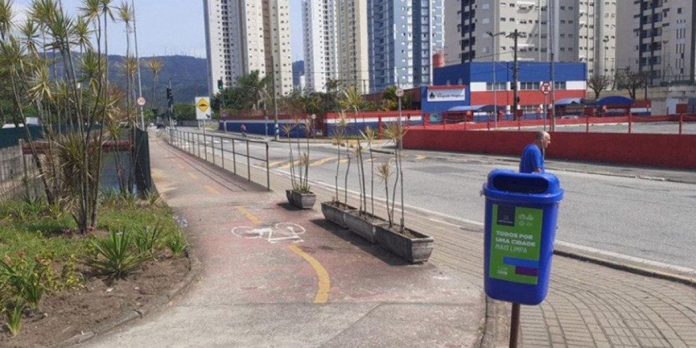 Ação promete substituir 385 lixeiras no município