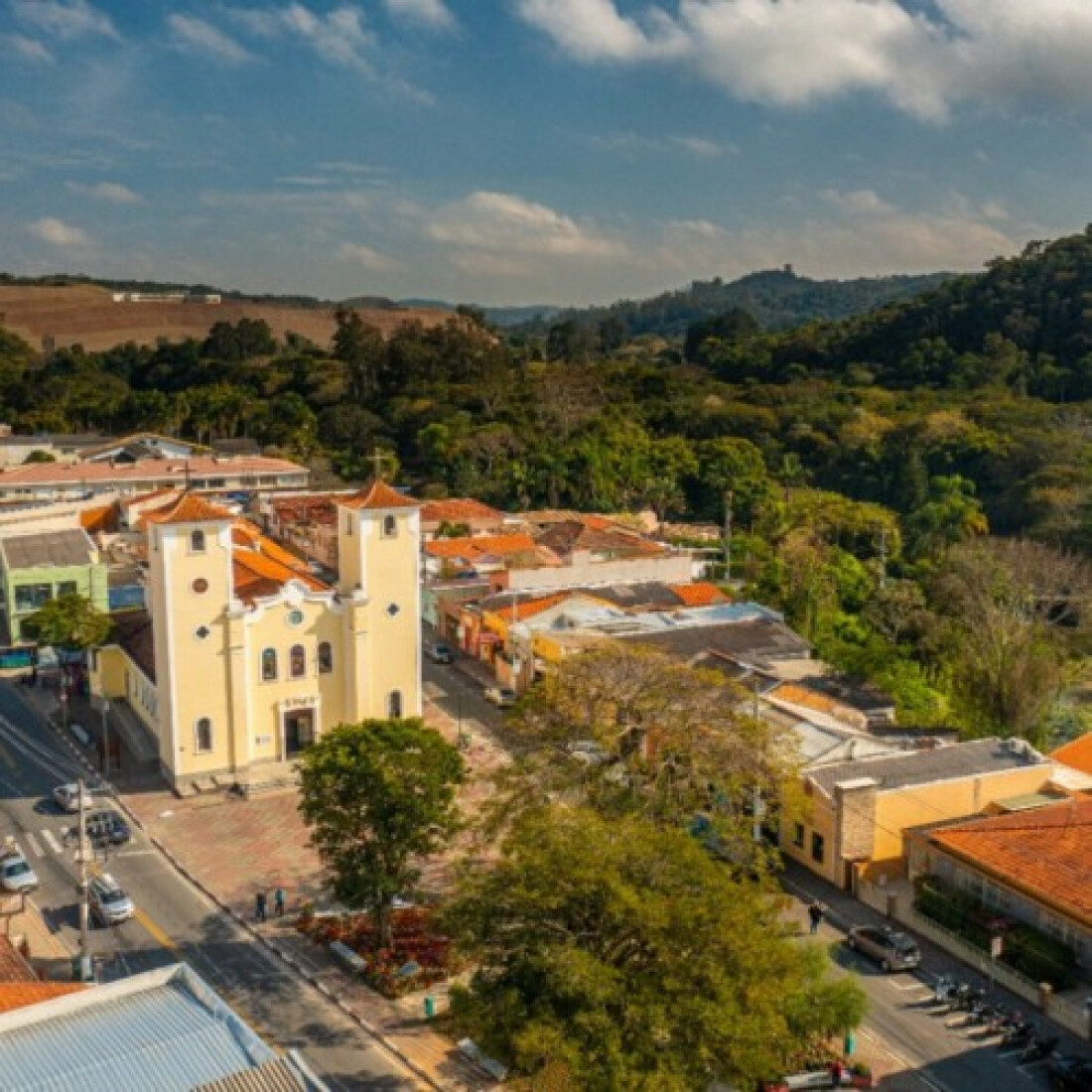 Prefeitura renova iluminação de vias da região central