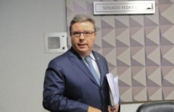 Relator Anastasia dá parecer favorável ao impeachment