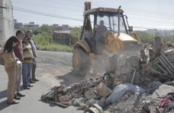 Prefeitura retira até 18 caminhões de entulho