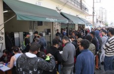 Eleitores lotam cartórios para regularizar título