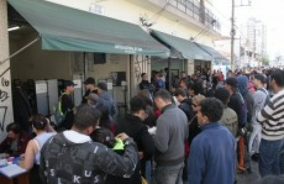 Eleitores lotam cartórios para regularizar título