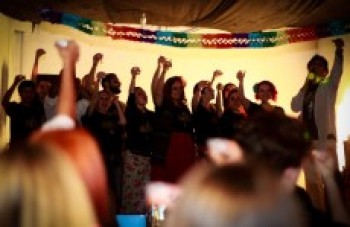 Programação do Neurofobia começa com festa neste sábado em Poá
