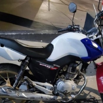 PM recupera motocicleta furtada e prende criminoso