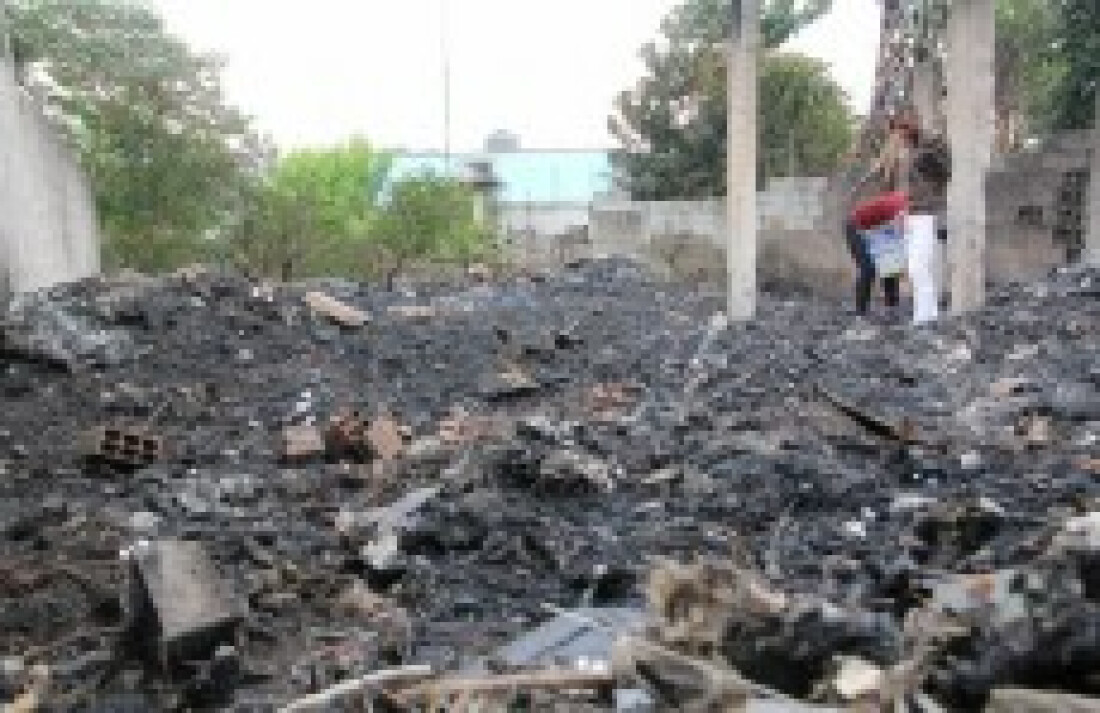 Incêndio destrói material plástico