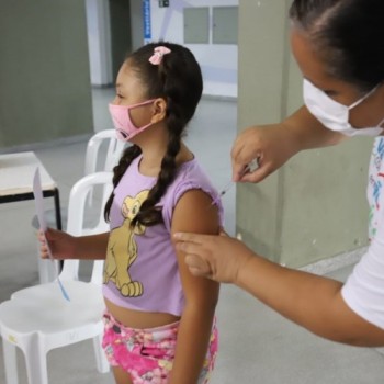 2º dia de vacinação infantil tem diversão para as crianças