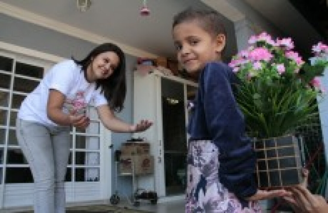 Mulher fala como é acompanhar a filha na luta contra a leucemia