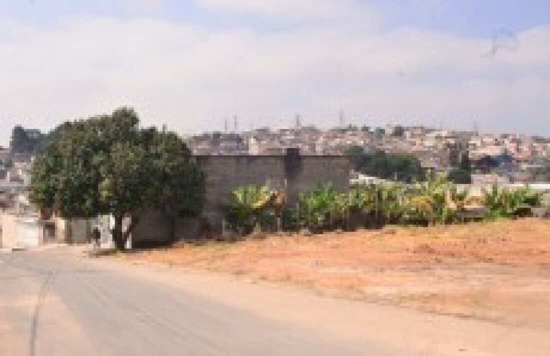 Moradores comemoram a retirada de lixo e entulho