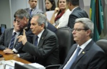 Relatório do impeachment de Dilma é aprovado no Senado