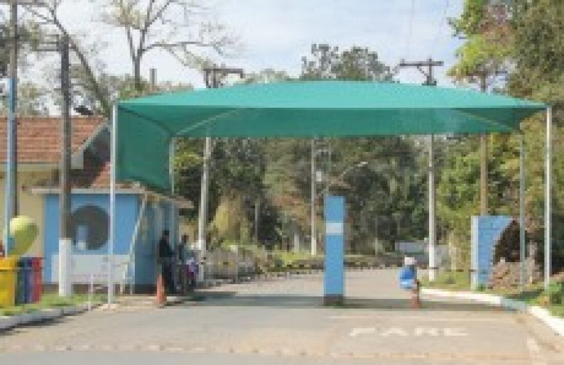 Suspeito morre ao trocar tiros com PM em hospital