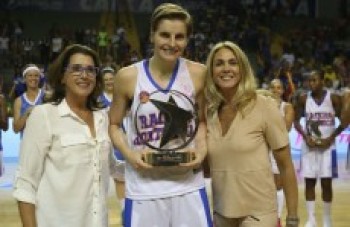 Time Rainha Hortência vence time Magic Paula