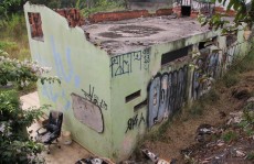 Área abandonada no Socorro oferece riscos para pedestres